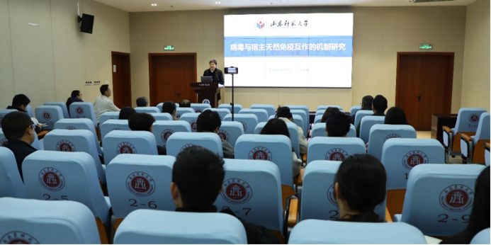 何洪彬教授受邀来中心作专题报告